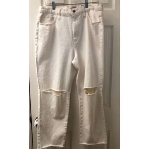 Universal Thread NWT Women's Cut Knee Off White Jeans Size 14 Vintage Straight